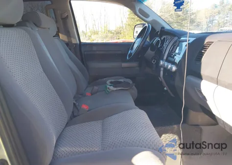 2010 Toyota Tundra Grade 5.7L V8 z USA, uszkodzony, nr VIN 5TFUY5F11AX147248